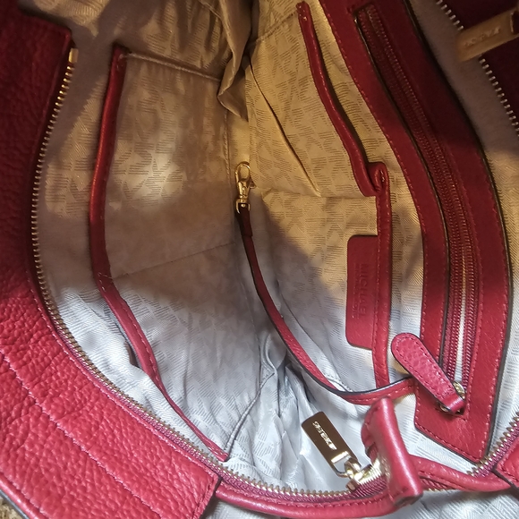 Micheal Kors Red Leather Shoulder Bag - Picture 5 of 6